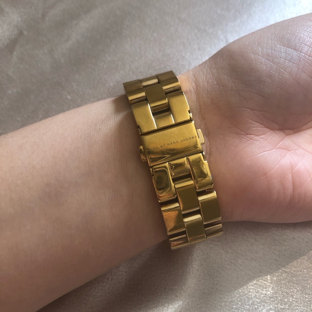 Marc Jacobs Gold Watch - Picture 7 of 8
